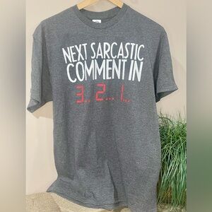 Men’s Graphic Tee with Sarcastic Text in Gray and Red size L
